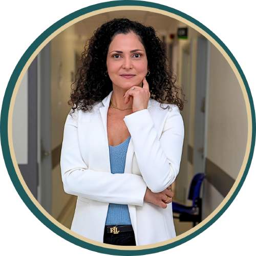 Dr Alba Pereira posing in her white lab coat